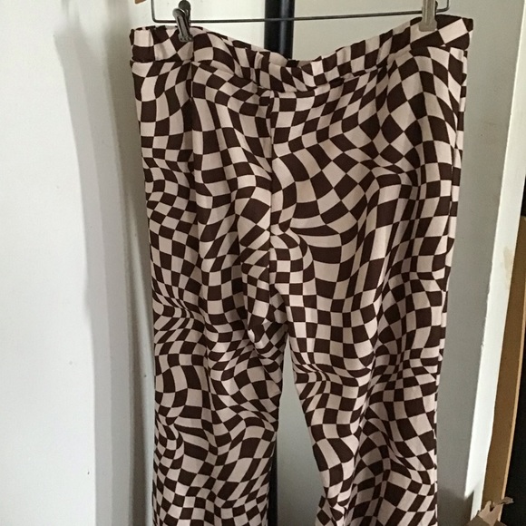SHEIN Curve bell-bottom brown checkered pants, size ladies 1X, diamond pattern - Picture 3 of 10